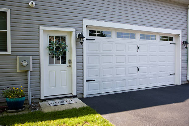 24/7 Emergency Garage Door Panel Replacement experts in Arkansas City, KS